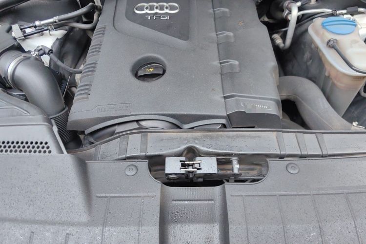 Used Audi Q5 2013 40 TFSI Ambition Engine Bay