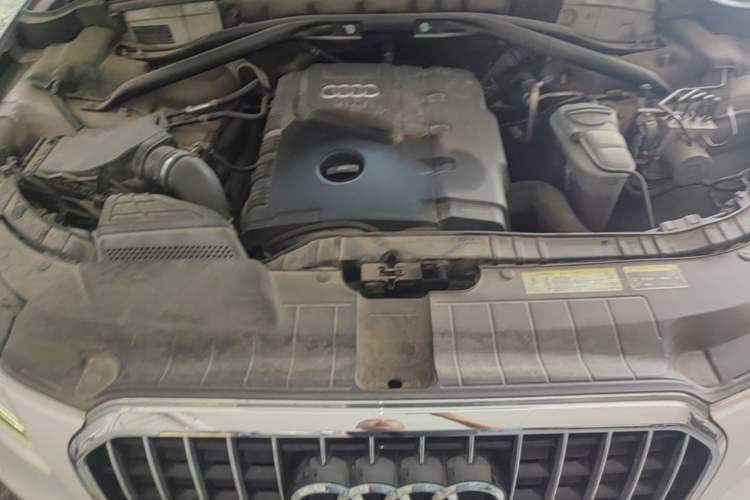 Used Audi Q5 2013 40 TFSI Ambition Engine Bay