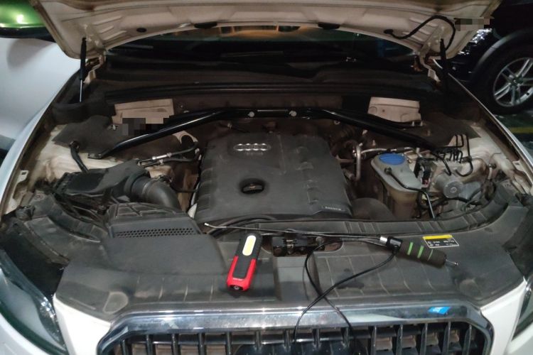 Used Audi Q5 2013 40 TFSI Comfort Edition Engine Bay