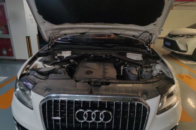 Used Audi Q5 2013 40 TFSI Ambition Engine Bay