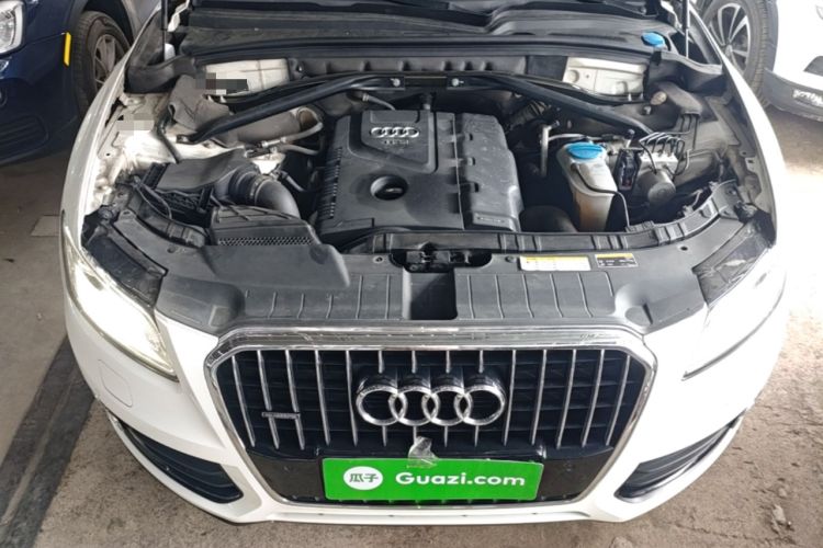Used Audi Q5 2013 40 TFSI Technology Edition Engine Bay