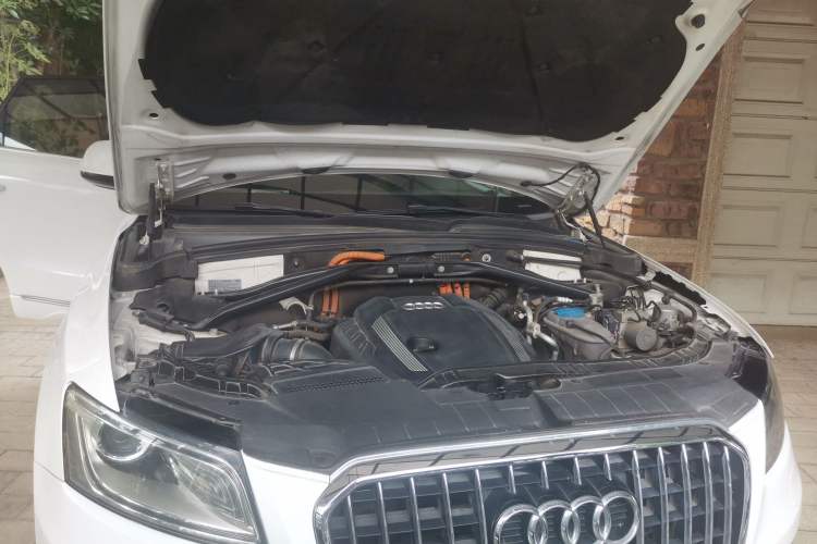 Used Audi Q5 2013 40 TFSI hybrid Engine Bay