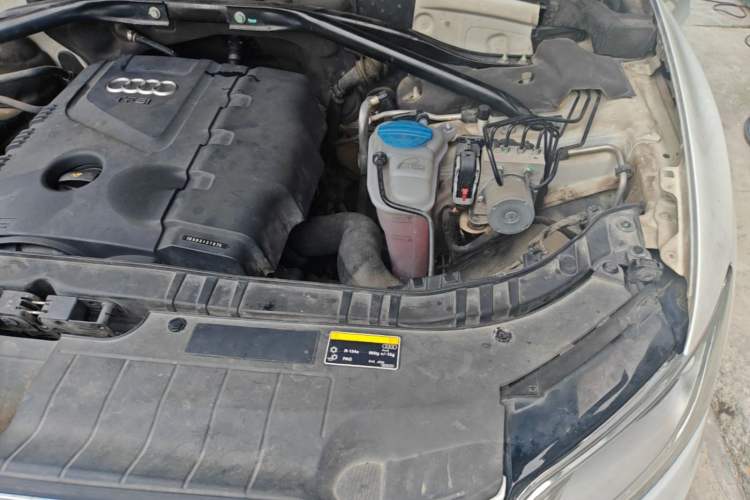 Used Audi Q5 2013 40 TFSI Ambition Engine Bay Left