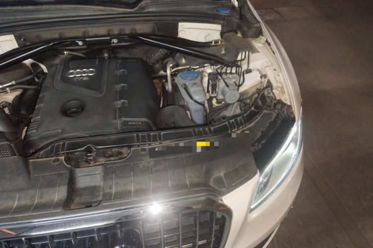 Used Audi Q5 2013 40 TFSI Technology Edition Engine Bay Left