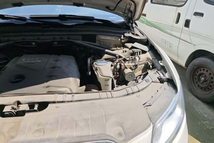 Used Audi Q5 2013 40 TFSI Technology Edition Engine Bay Left