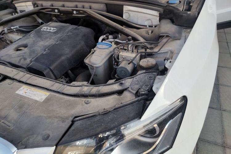 Used Audi Q5 2013 40 TFSI Technology Edition Engine Bay Left