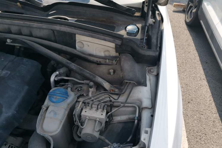 Used Audi Q5 2013 40 TFSI Ambition Engine Bay Left