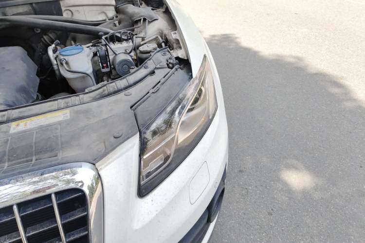 Used Audi Q5 2013 40 TFSI Technology Edition Engine Bay Left