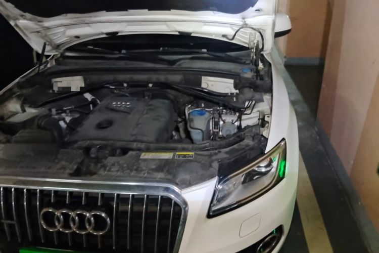 Used Audi Q5 2013 40 TFSI Ambition Engine Bay Left