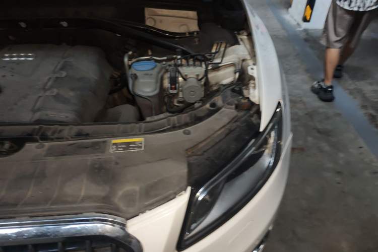 Used Audi Q5 2013 40 TFSI Technology Edition Engine Bay Left