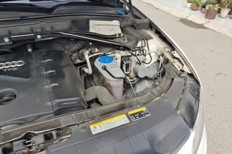 Used Audi Q5 2013 40 TFSI Technology Edition Engine Bay Left