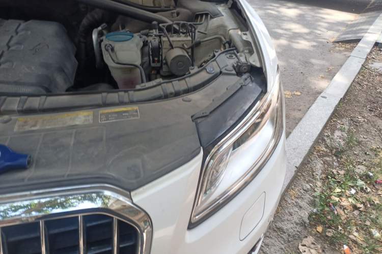 Used Audi Q5 2013 40 TFSI Technology Edition Engine Bay Left