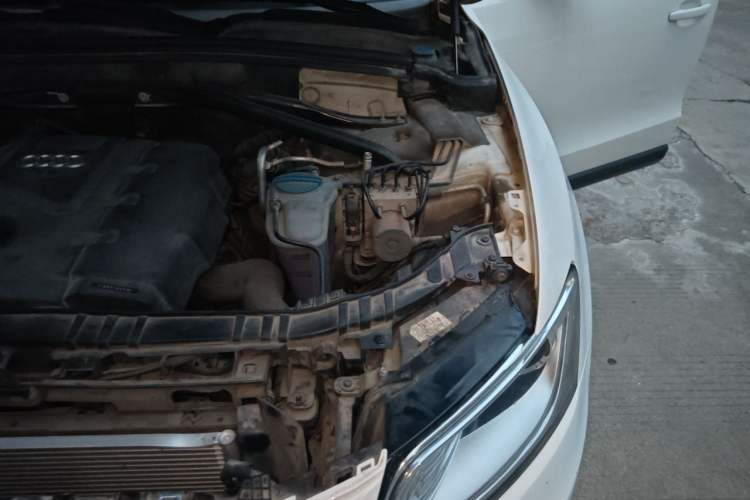Used Audi Q5 2013 40 TFSI Ambition Engine Bay Left