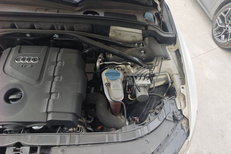 Used Audi Q5 2013 40 TFSI Ambition Engine Bay Left
