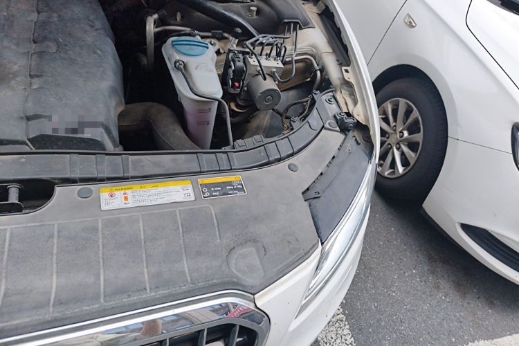 Used Audi Q5 2013 40 TFSI Ambition Engine Bay Left