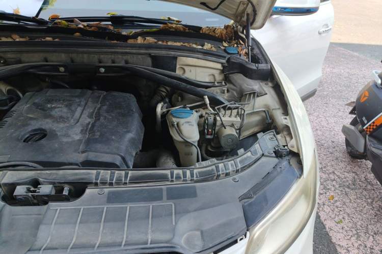 Used Audi Q5 2013 40 TFSI Comfort Edition Engine Bay Left