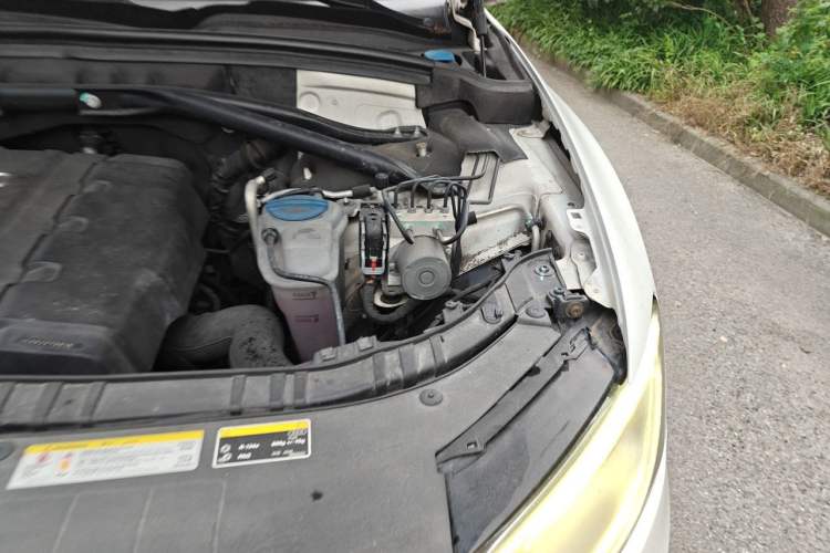 Used Audi Q5 2013 40 TFSI Technology Edition Engine Bay Left