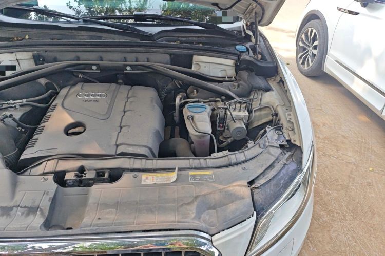 Used Audi Q5 2013 40 TFSI Ambition Engine Bay Left