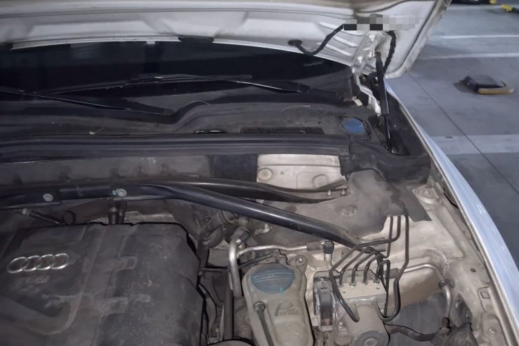 Used Audi Q5 2013 40 TFSI Technology Edition Engine Bay Left