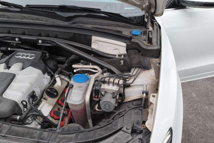 Used Audi Q5 2013 45 TFSI quattro Sport Edition Engine Bay Left