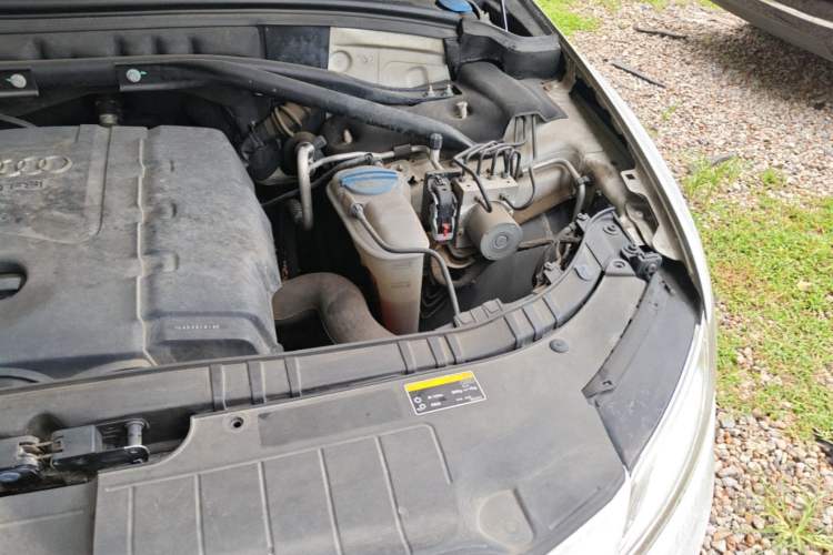 Used Audi Q5 2013 40 TFSI Ambition Engine Bay Left