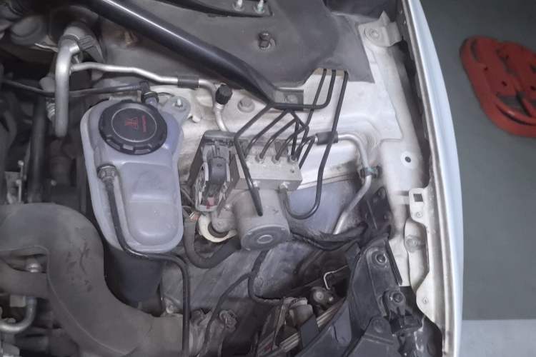 Used Audi Q5 2013 40 TFSI Technology Edition Engine Bay Left
