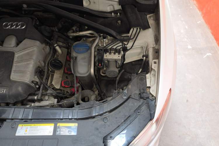 Used Audi Q5 2013 45 TFSI quattro Sport Edition Engine Bay Left