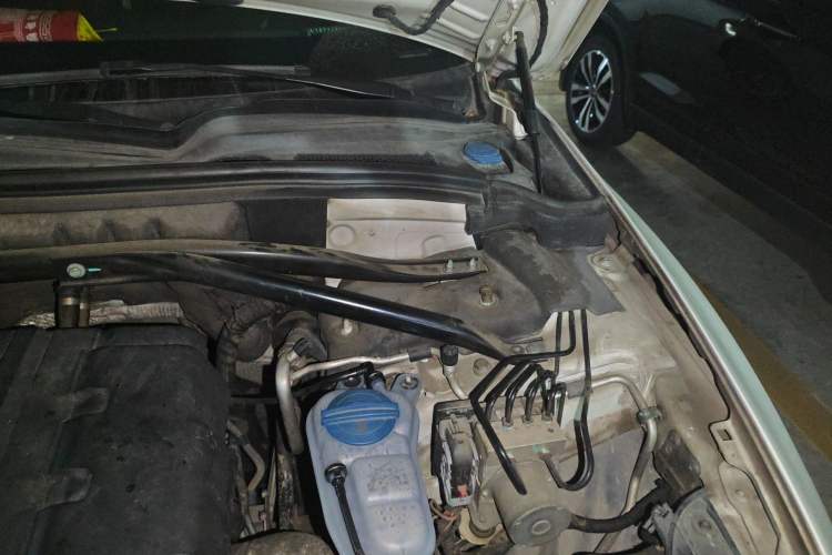 Used Audi Q5 2013 40 TFSI Ambition Engine Bay Left