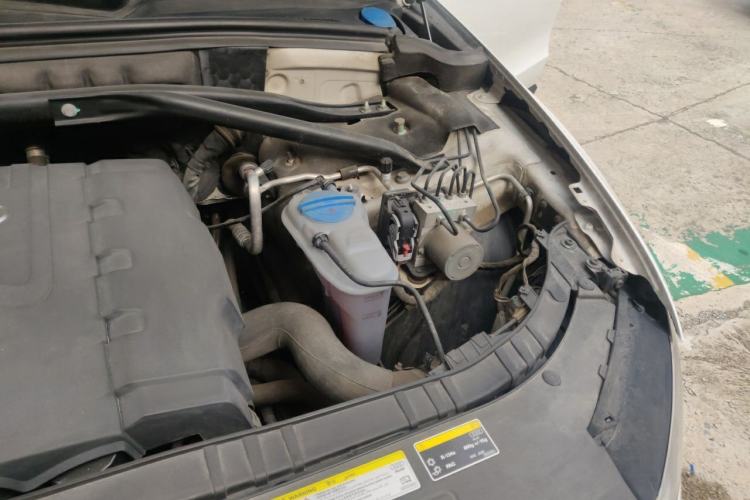 Used Audi Q5 2013 40 TFSI Technology Edition Engine Bay Left