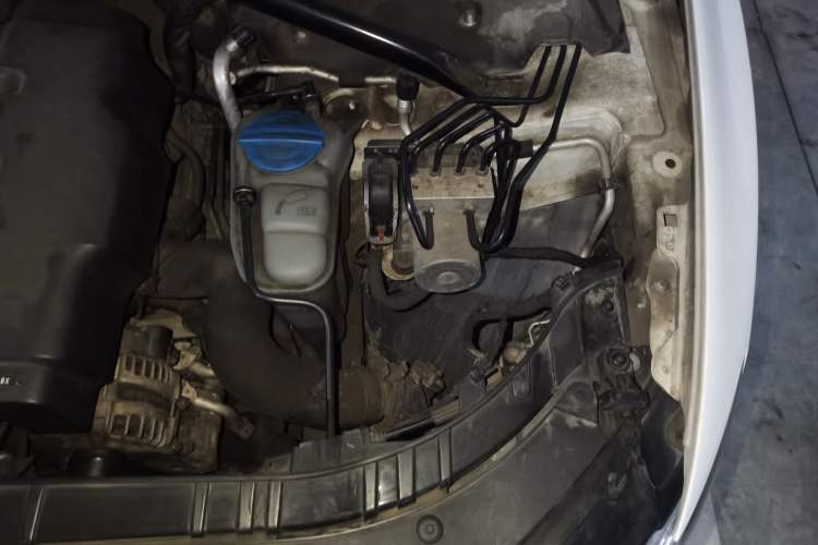 Used Audi Q5 2013 40 TFSI Technology Edition Engine Bay Left