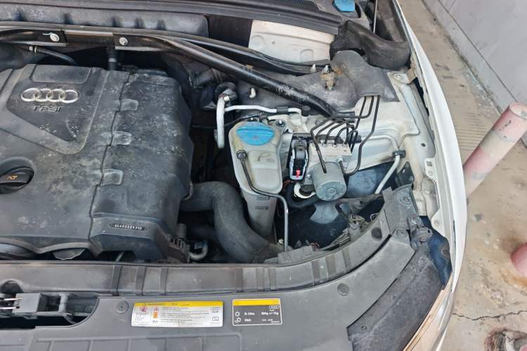Used Audi Q5 2013 40 TFSI Technology Edition Engine Bay Left