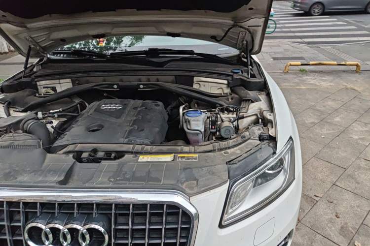 Used Audi Q5 2013 40 TFSI Ambition Engine Bay Left