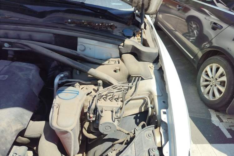 Used Audi Q5 2013 40 TFSI Ambition Engine Bay Left