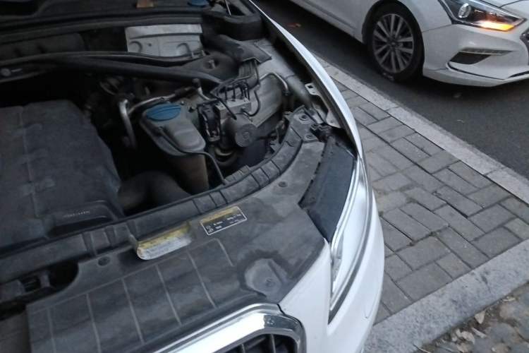 Used Audi Q5 2013 40 TFSI Technology Edition Engine Bay Left