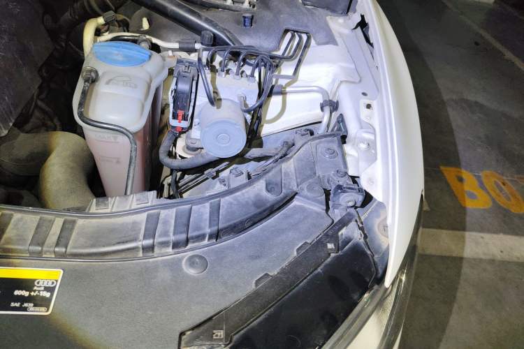 Used Audi Q5 2013 40 TFSI Technology Edition Engine Bay Left