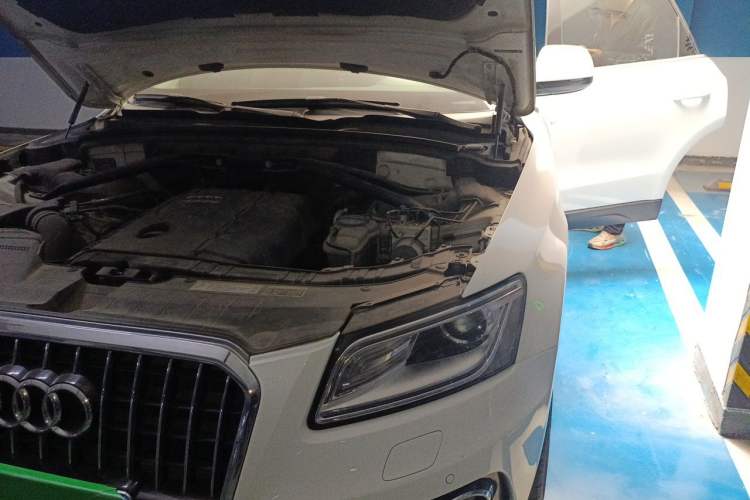Used Audi Q5 2013 40 TFSI Comfort Edition Engine Bay Left