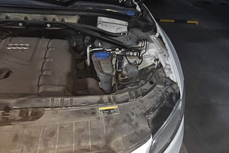 Used Audi Q5 2013 40 TFSI Comfort Edition Engine Bay Left