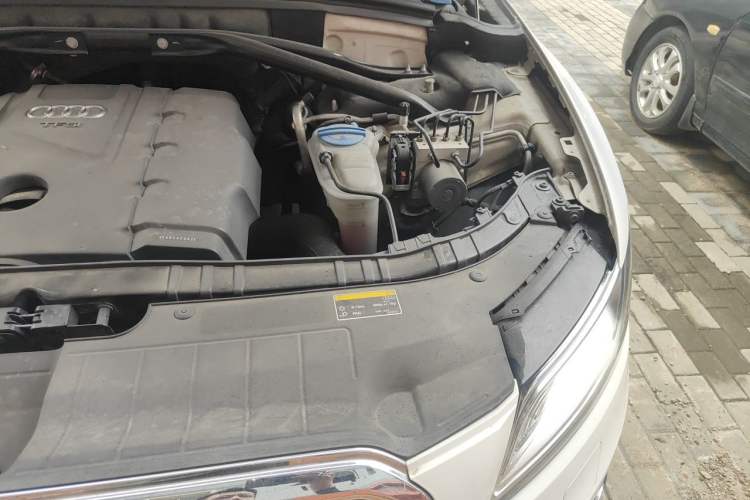 Used Audi Q5 2013 40 TFSI Technology Edition Engine Bay Left