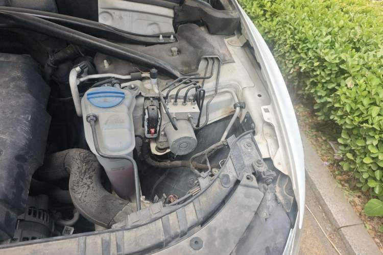 Used Audi Q5 2013 40 TFSI Technology Edition Engine Bay Left