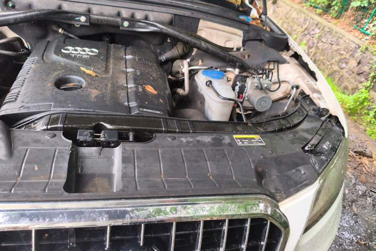 Used Audi Q5 2013 40 TFSI Technology Edition Engine Bay Left
