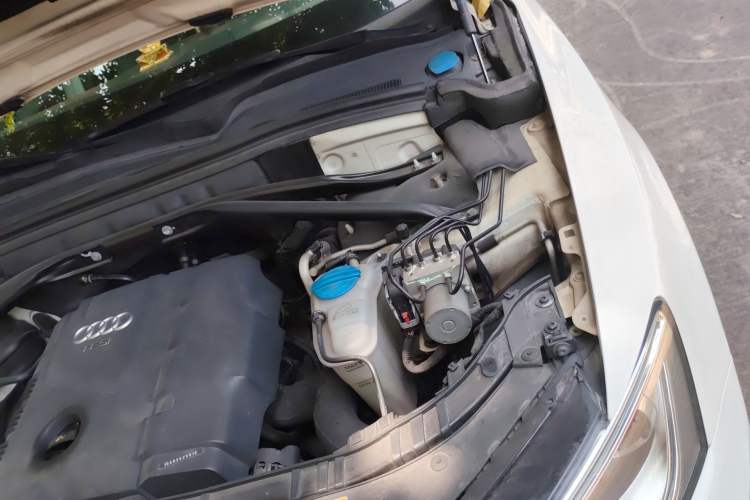 Used Audi Q5 2013 40 TFSI Technology Edition Engine Bay Left