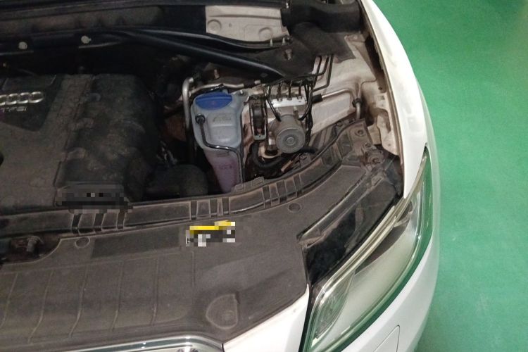 Used Audi Q5 2013 40 TFSI Technology Edition Engine Bay Left