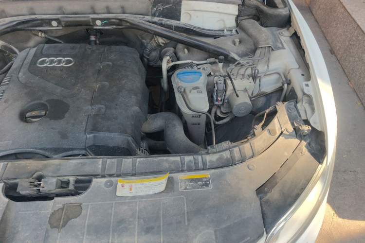 Used Audi Q5 2013 40 TFSI Technology Edition Engine Bay Left