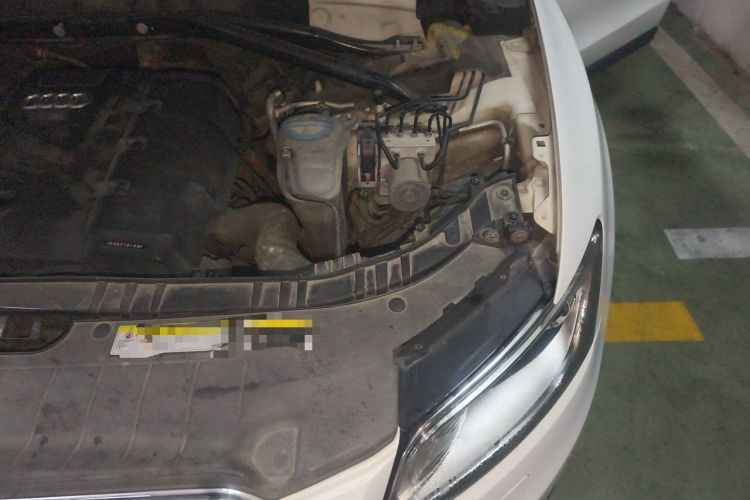 Used Audi Q5 2013 40 TFSI Comfort Edition Engine Bay Left