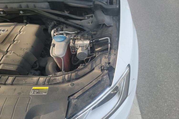 Used Audi Q5 2013 40 TFSI Technology Edition Engine Bay Left
