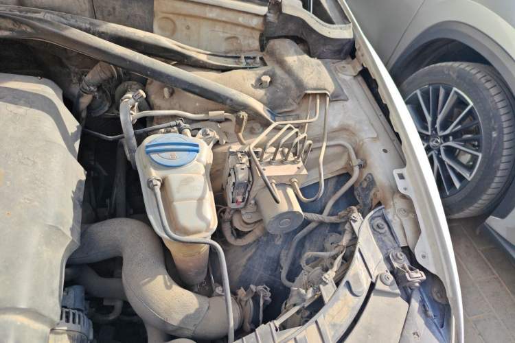 Used Audi Q5 2013 40 TFSI Technology Edition Engine Bay Left