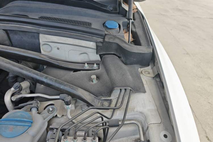 Used Audi Q5 2013 40 TFSI Comfort Edition Engine Bay Left