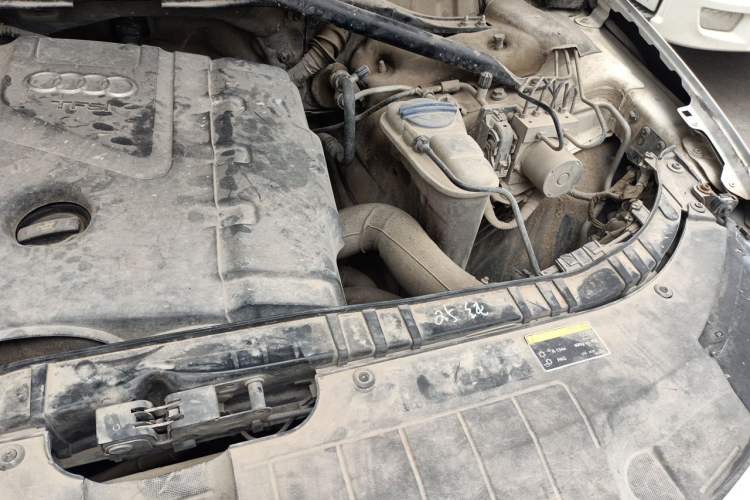 Used Audi Q5 2013 40 TFSI Technology Edition Engine Bay Left