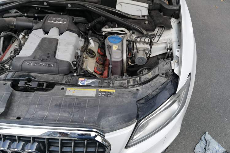 Used Audi Q5 2013 45 TFSI quattro Sport Edition Engine Bay Left