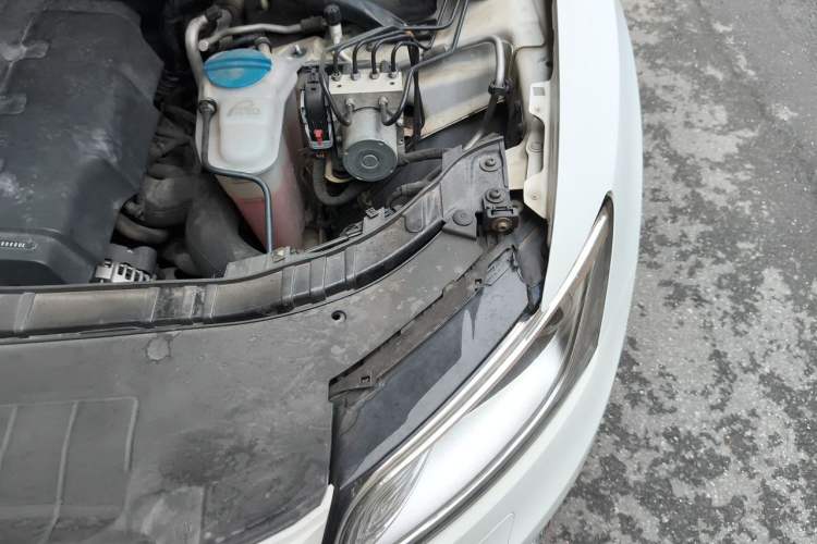 Used Audi Q5 2013 40 TFSI Technology Edition Engine Bay Left